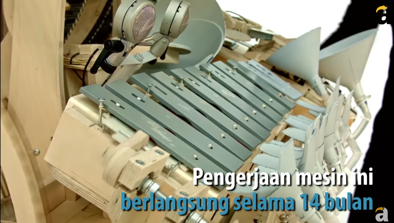 Wow, Musisi ini Ciptakan Alat Musik Dari 2000 Kelereng