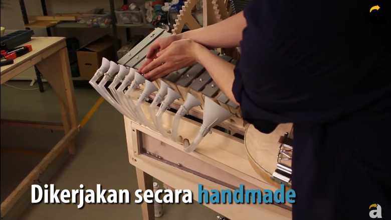Wow, Musisi ini Ciptakan Alat Musik Dari 2000 Kelereng