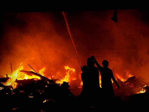 50 Rumah Petak di Klender Hangus Terbakar