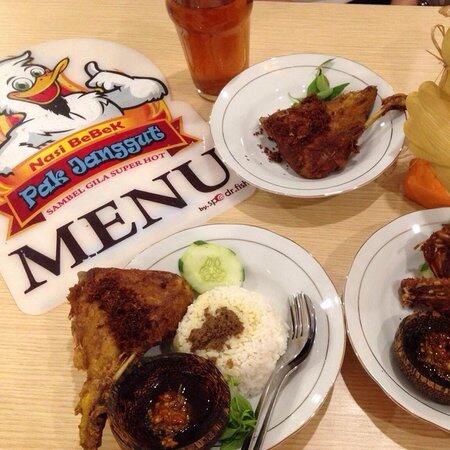 Ini Dia 14 Warung Bebek Goreng Paling Recommended di Surabaya