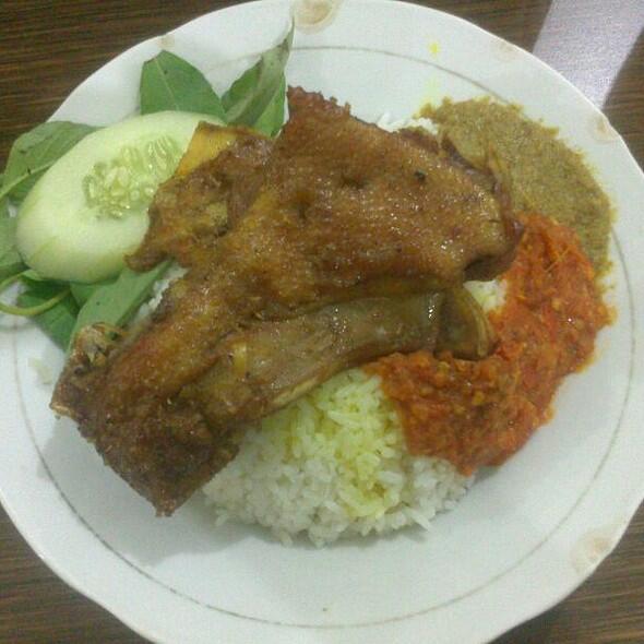 Ini Dia 14 Warung Bebek Goreng Paling Recommended di Surabaya