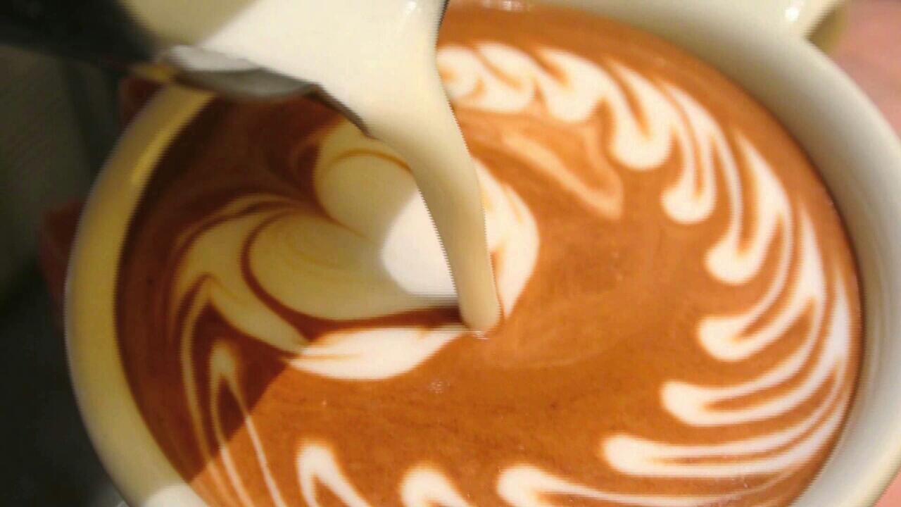 Ternyata kopi bisa jadi obat patah hati lho! :)
