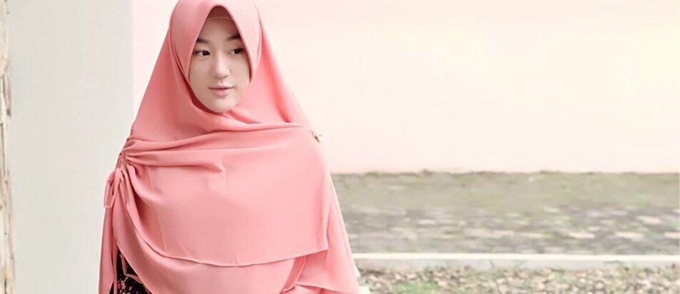 Subhanallah, Penyanyi Ganteng Ini Putuskan Masuk Islam Karena Dengar Suara Adzan