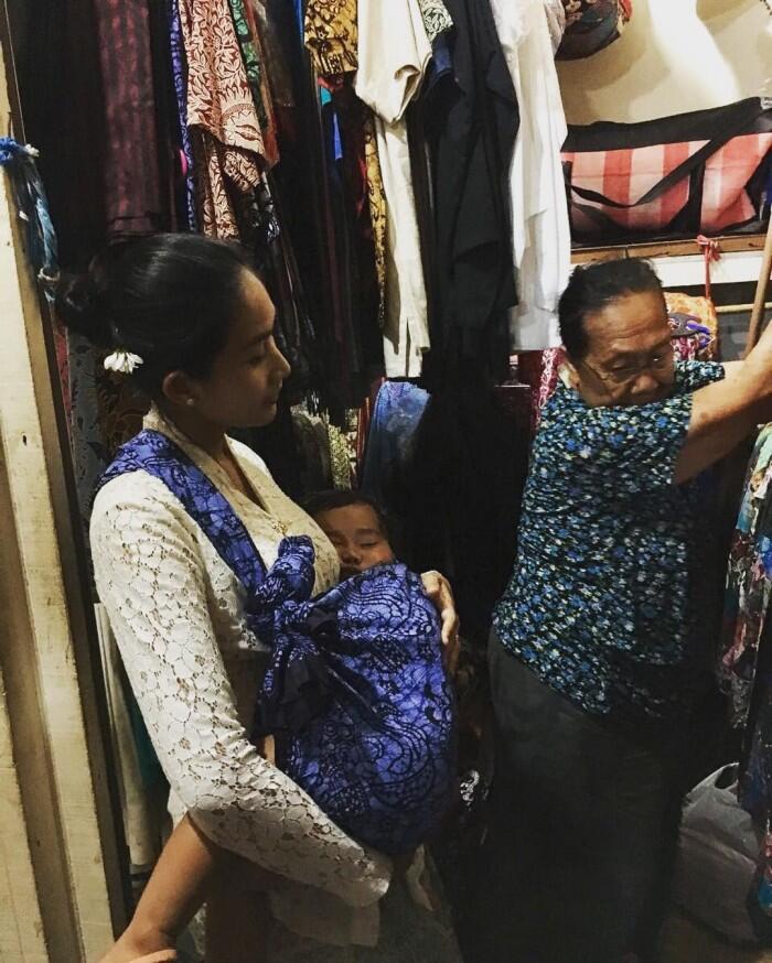 Enam Tahun Menikah dengan Keturunan Raja Ubud Bali, Apa Kabar Happy Salma Saat Ini?