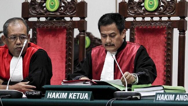 Hakim Perintahkan Ahok Ditahan