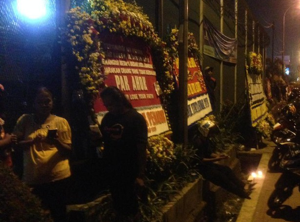 Karangan Bunga Dukungan Untuk Ahok Berdatangan di Rutan Cipinang