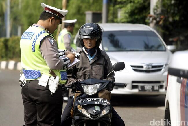 Penjelasan Polisi Soal Broadcast Holder HP di Motor Bakal Dirazia
