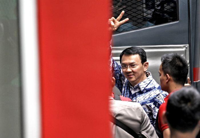 Yang bersorak dan berduka atas vonis Ahok