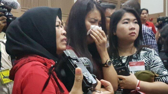 Pendukung Menangis di Ruang Sidang Dengar Ahok Dibawa ke Rutan Cipinang