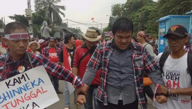 Massa Marah Dorong Pintu Rutan: ''Rakyat Bersatu, Bebaskan Ahok''