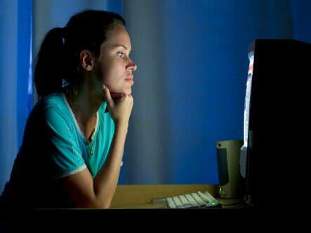 7 Tips Menjaga Kesehatan Mata Di Depan Komputer