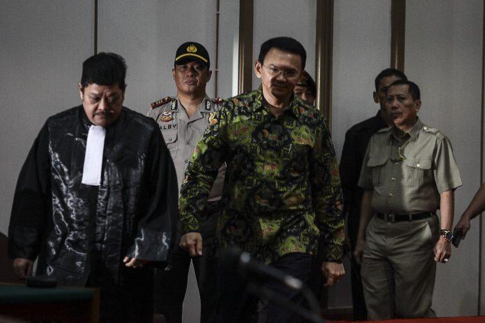 Hakim Vonis Ahok 2 Tahun Penjara dan Ditahan