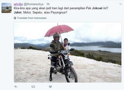 Aksi Jokowi di Atas Motor Trail, Netizen Komentari Jaket Hingga Payung