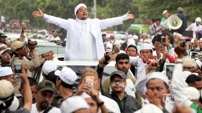 Penjarakan Rizieq Berkumandang di Kerumunan Massa Pro Ahok