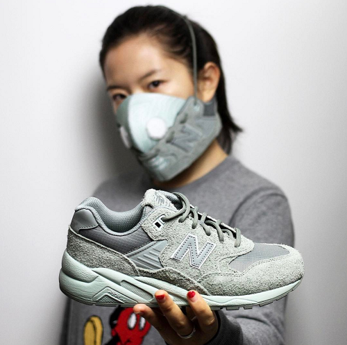 Masker Super Keren Ini Terbuat dari Sneakers Gan!