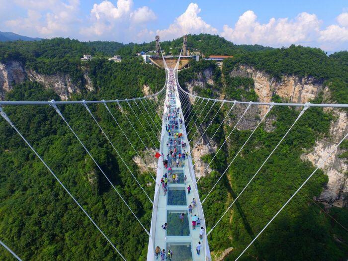 Wow, Ini 5 Jembatan Penyeberangan Paling Seram di Dunia