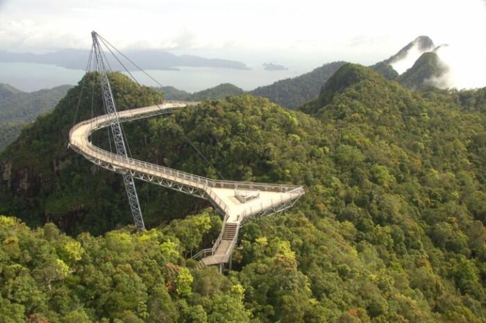 Wow, Ini 5 Jembatan Penyeberangan Paling Seram di Dunia