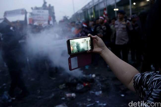 Komnas HAM Sindir Polisi yang Tak Bubarkan Massa Pro Ahok 