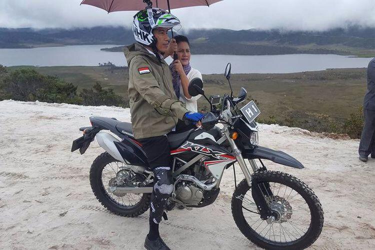Jokowi tunggangi trail jajal sulitnya medan Trans Papua
