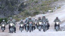 Jokowi Kunjungan ke Wamena Naik Motor Trail KLX dan Helm Ber-Action Cam