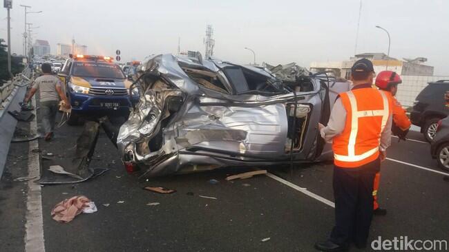 Polisi: Penumpang Kecelakaan Pajero Terlempar dari Ketinggian 8 Meter