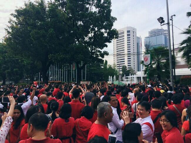 Libur Waisak, Massa Pendukung Ahok Tetap Datangi Balai Kota