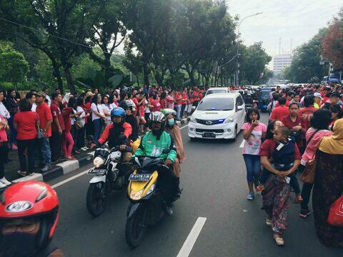 Libur Waisak, Massa Pendukung Ahok Tetap Datangi Balai Kota