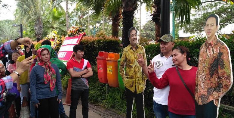 Pendukung Ahok Ngantre Foto Bareng Bersama Bimbim Slank KW
