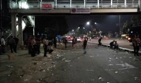 Sampah Plastik Berserakan usai Aksi Pro Ahok