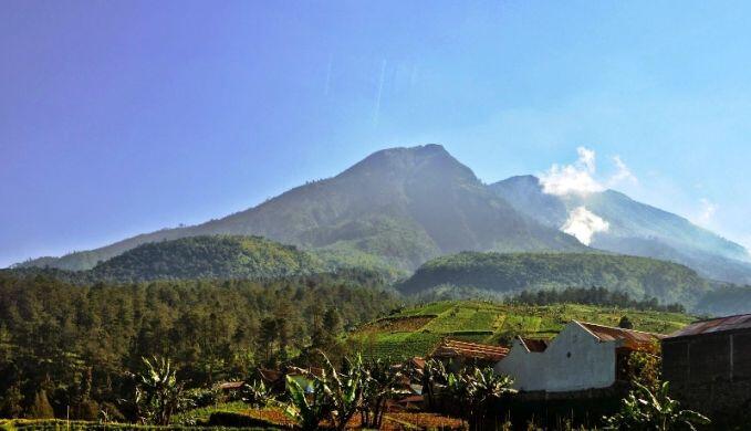 7 Kisah Misteri Tentang Pasar Gaib di Gunung Indonesia