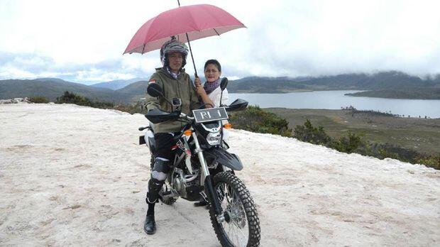 Jokowi Naik Motor Trail di Papua