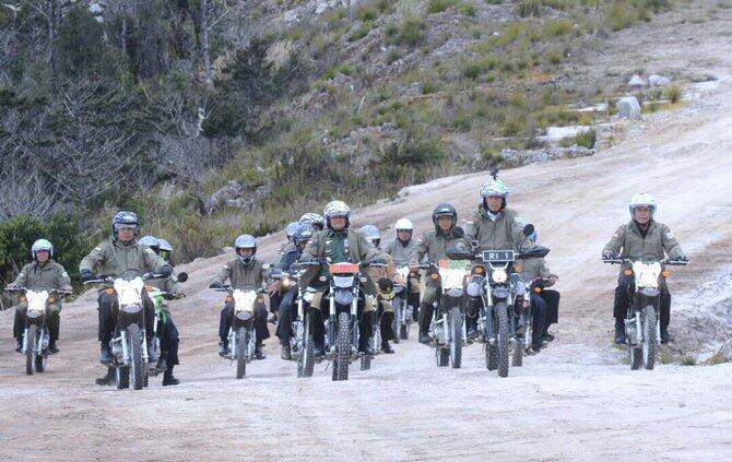 Jokowi Lintas Papua Dengan Motor Trail