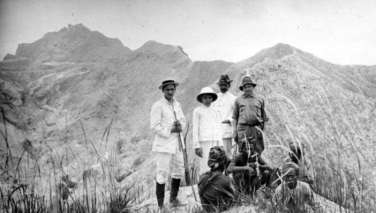 Jadul tapi keren ini foto langka pendaki  gunung di 