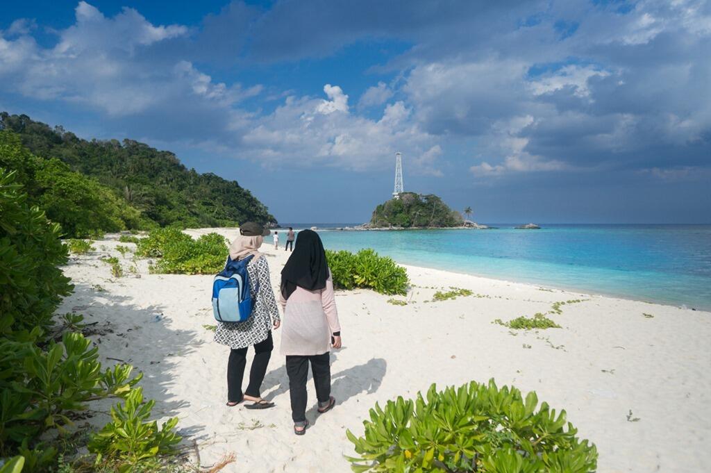 Alif Stone, Objek Wisata di Pulau Terujung Indonesia