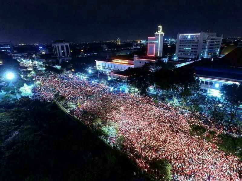 Begini Penampakan Aksi 1.000 Lilin untuk Ahok di Surabaya