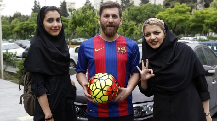 Mirip Lionel Messi, pria ini diamankan di kantor polisi