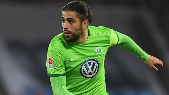 Bek Wolfsburg Dikabarkan Segera Merapat ke AC Milan