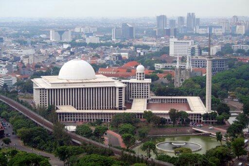 7 Kota dengan Tempat Ibadah Antar Agama yang Saling Berdekatan