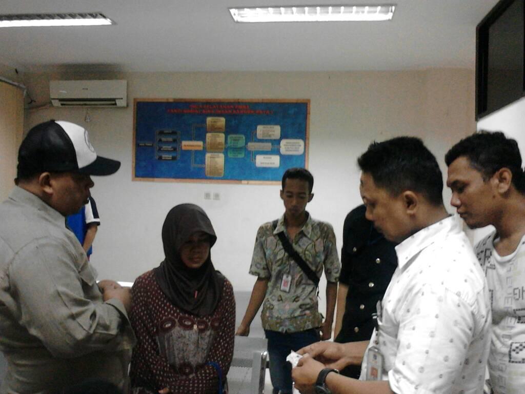&quot;Nenek-nenek&quot; diamankan Petugas P3S Jakarta Barat