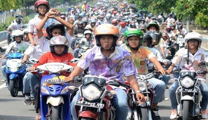 Asal Usul Budaya Coret-Coret Seragam Saat Kelulusan Sekolah