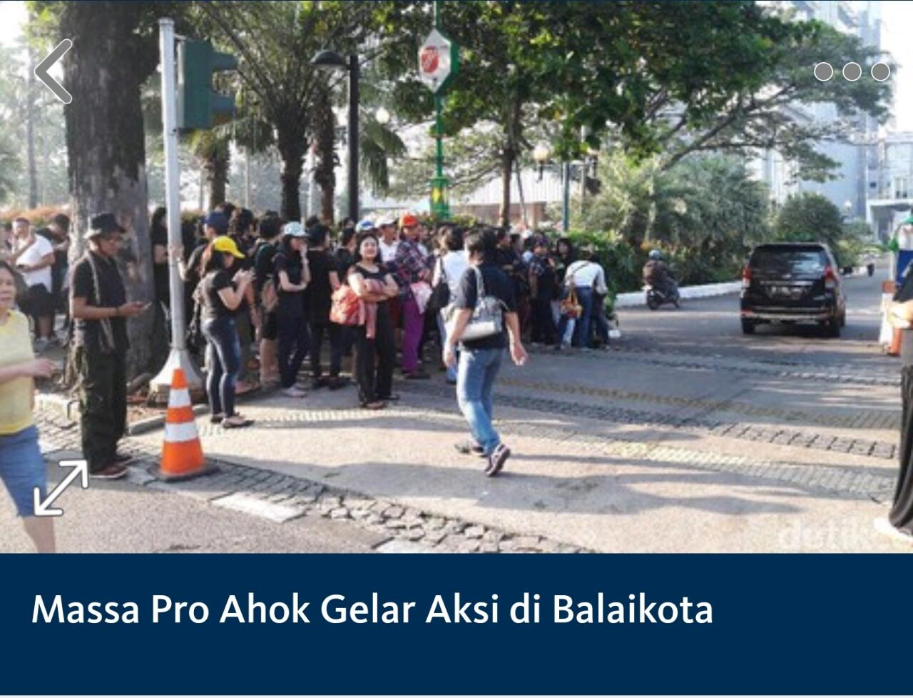 Masa Pro Ahok Gelar Aksi Di Balai Kota