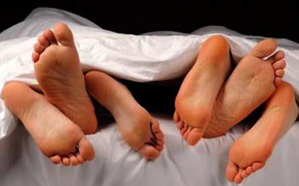 Parah! Lagi Hamil Layani Threesome, Tarif Dua Kali Lipat