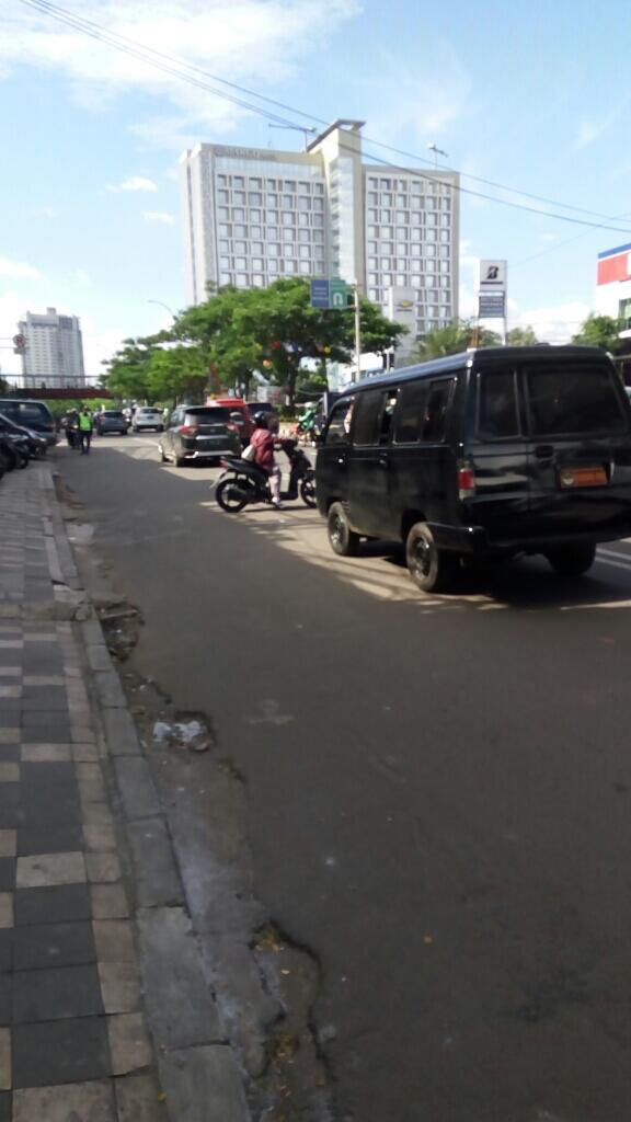 Mengapa Jakarta Dan Sekitarnya Selalu Macet ?