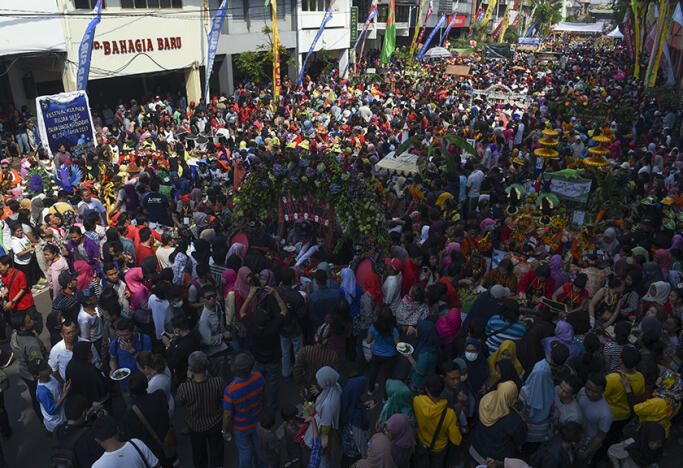 Yuk Intip, Sejarah &amp; Tradisi Lestari dalam Festival Rujak Uleg Surabaya