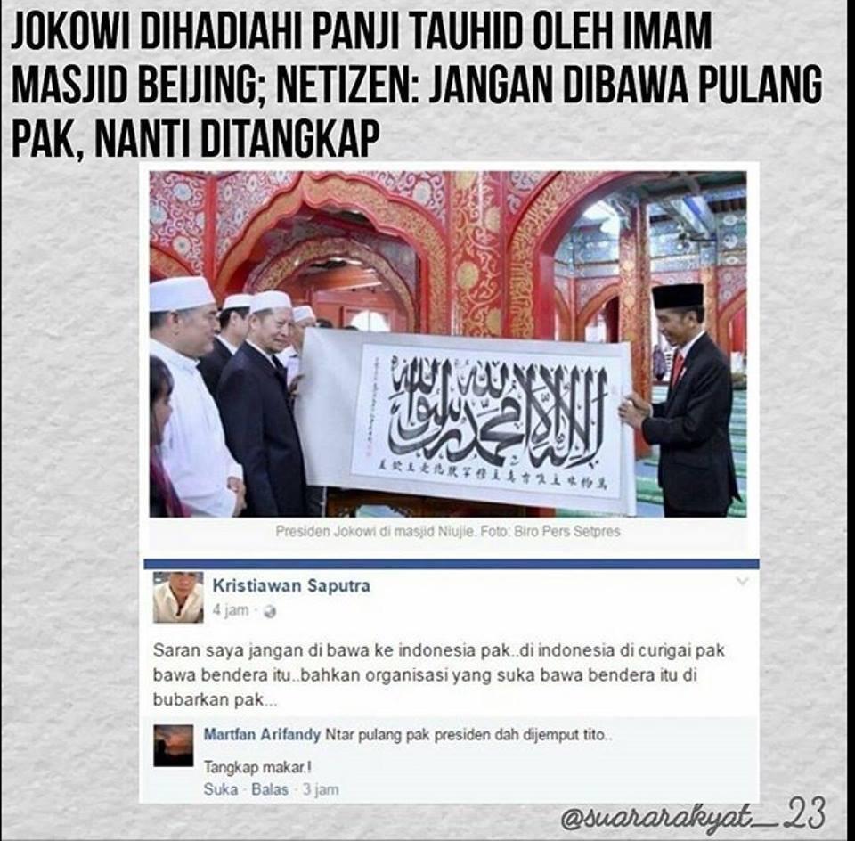 Jokowi d beri Kaligrafi Tauhid oleh Ust Tiongkok,.. Netizen : Awas banser pak