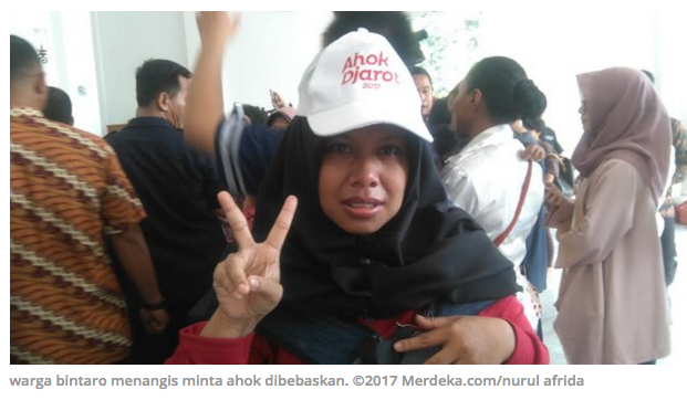 Warga Bintaro menangis di Balai Kota, minta Ahok segera dibebaskan