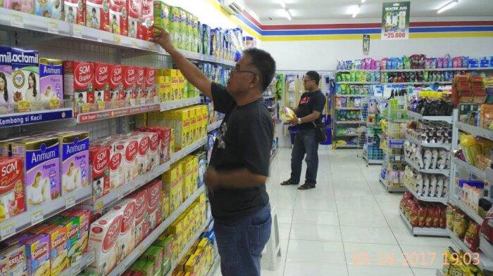 Tim Satgas Mafia Pangan Temukan Makanan dan Minuman Kadaluarsa di Minimarket