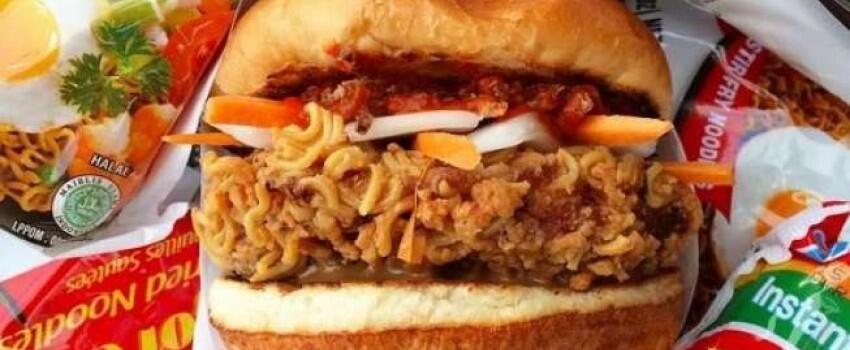 Wow, Restoran Australia Ini Sajikan Burger Isi Indomie Goreng