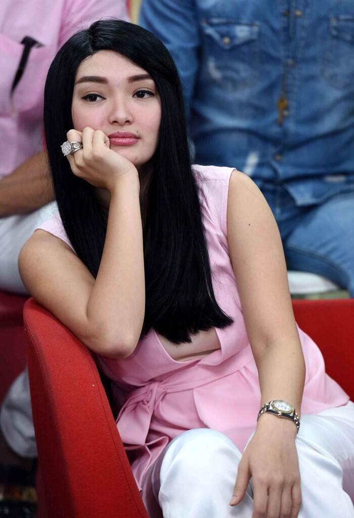 Lagi Mikirin Apa Sih Neng Zaskia Gotik.??