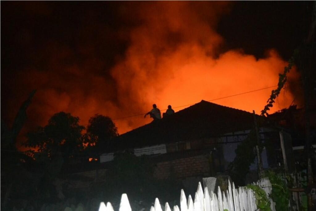 Stasiun Klender Dilalap Api